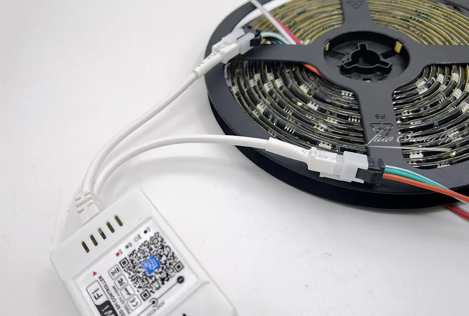 Smart WiFi Voice LED Controller APP 2 output Controller 28key IR remote 5-24V for WS2811 WS2812B Addressable RGB LED Strip