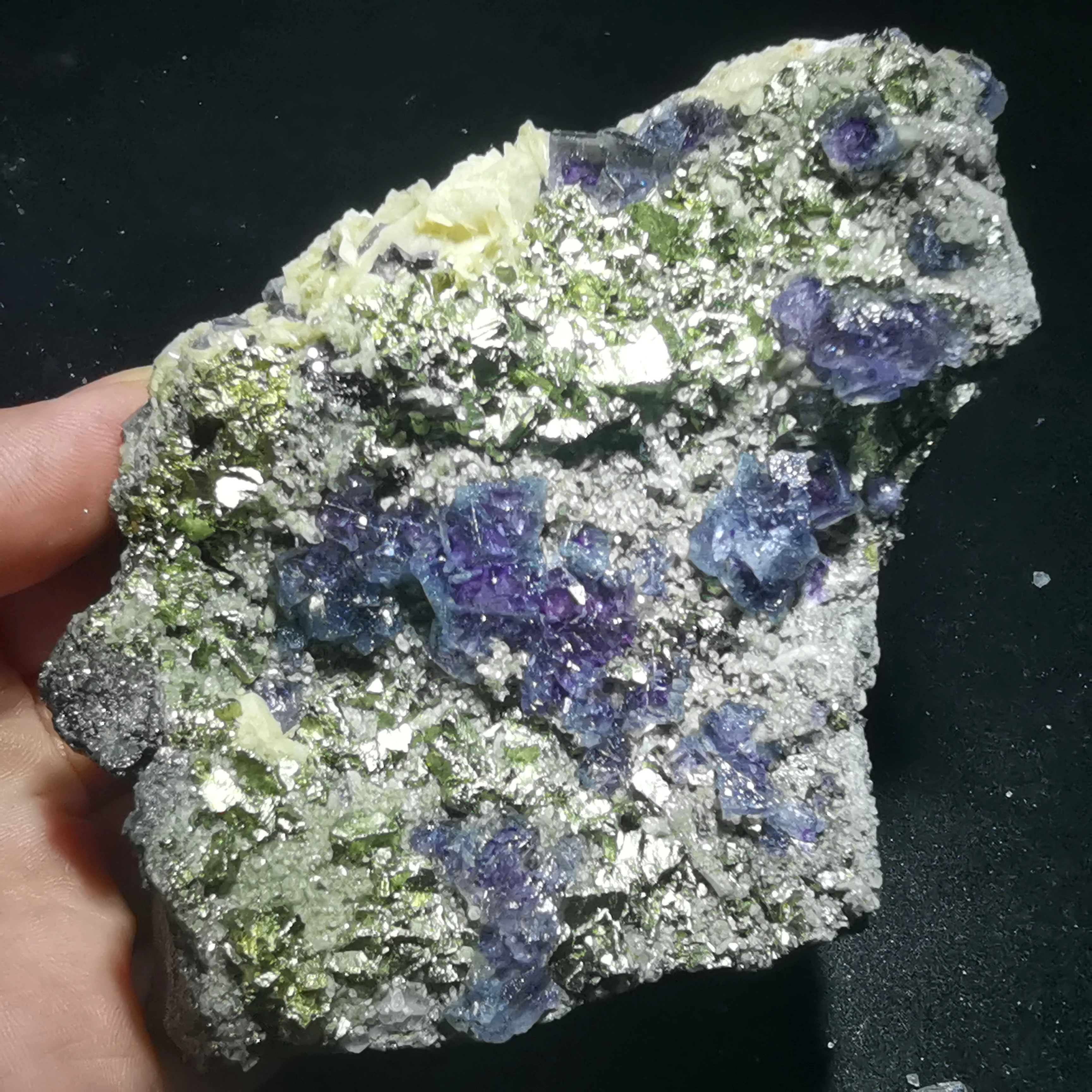 342.gHome decoration teaching of natural rare chalcopyrite, purple fluorite, phosphorite and associated cluster minerals