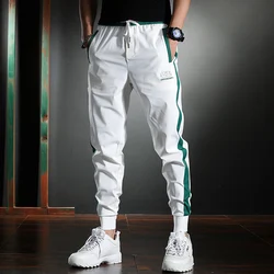 Pantalones de rayas blancas delgadas para hombre, pantalones de lápiz deportivos delgados informales de verano, pantalones de Joggers de seda de hielo bordados a la moda