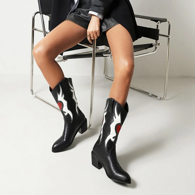 Kolnoo New Handmade Ladies Kitten Heel Boots Heart-Shape Embroidery Retro Vintage Midcalf Boots Fashion Winter Black Daily Shoes