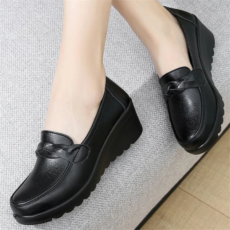 2021 Spring Autumn New Women\'s Single Shoes Loafers Wedges Soft Sole Comfortable Large Size Mother\'s Leather Mid-heel Pumps