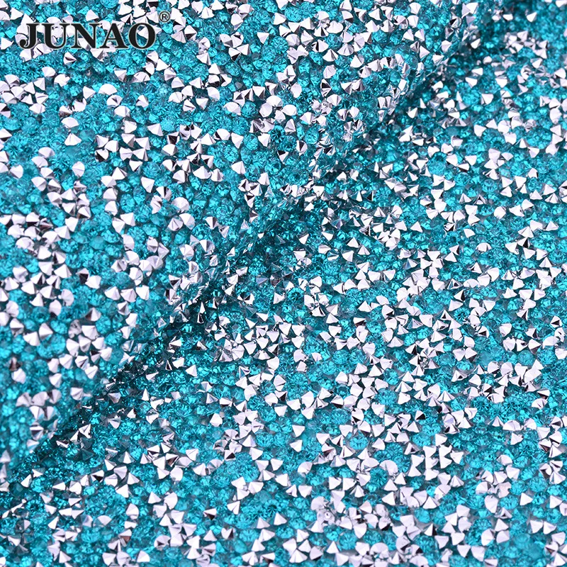 JUNAO 24*40cm Hotfix Acquamarina Strass Disposizione Della Maglia D\'argento di Cristallo Applique Strass Tessuto Copriletto