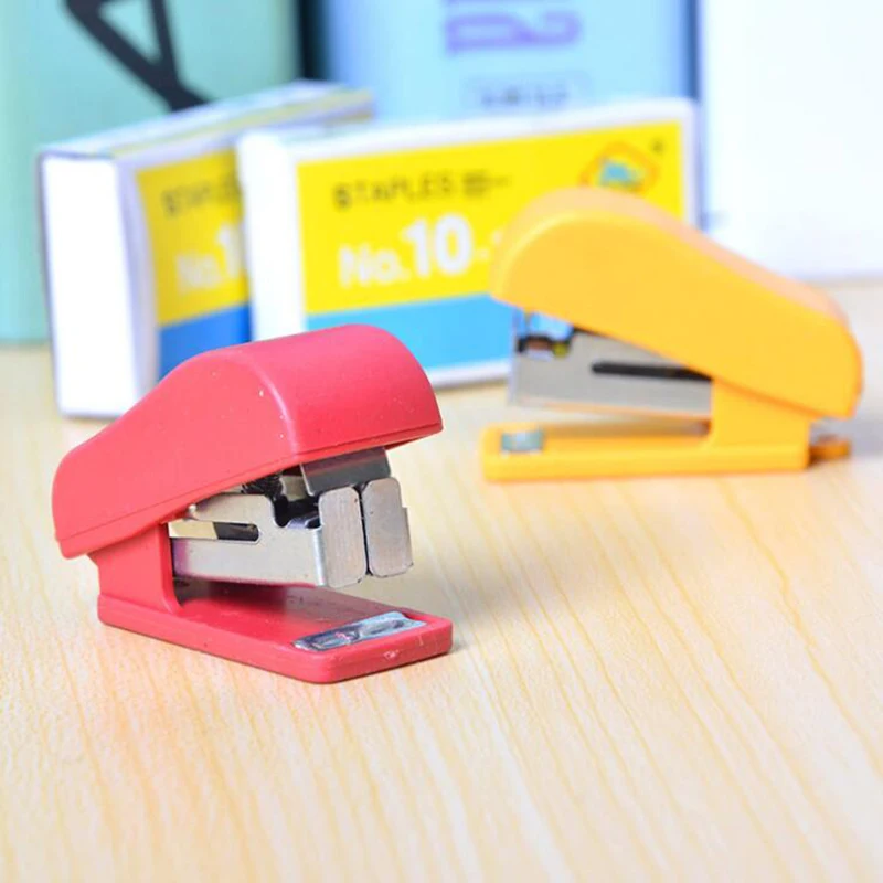 Cute Mini Stapler Set Portable Small Gift Stapler School Office Supplies Children Student Stationery 1pc (Random Color)