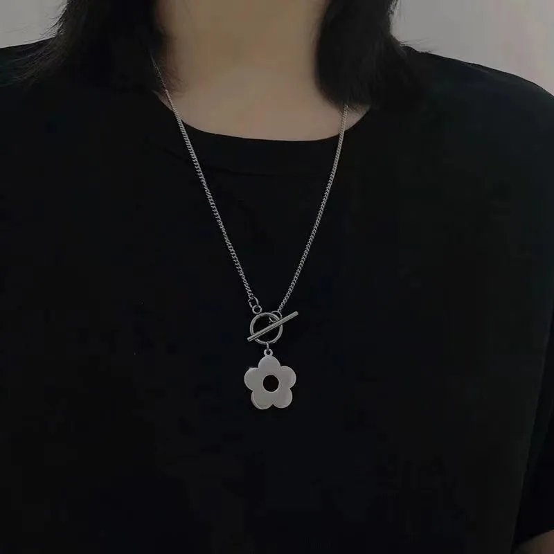 Neue glänzende Schmetterlingskette, exquisite doppellagige Schlüsselbeinkette für Damen, Schmuck als Geschenk für Damen – Detail 7