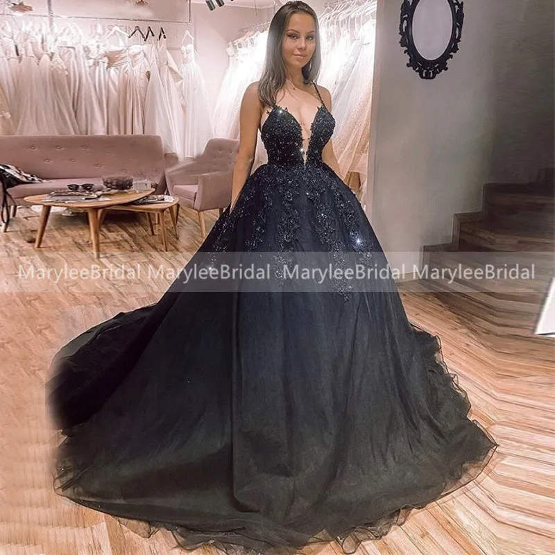 Spaghetti Straps Black Quinceanera Dresses Deep V-neck Beaded Appliques Lace Up Back Girls Prom Dress vestidos 15 anos princesa