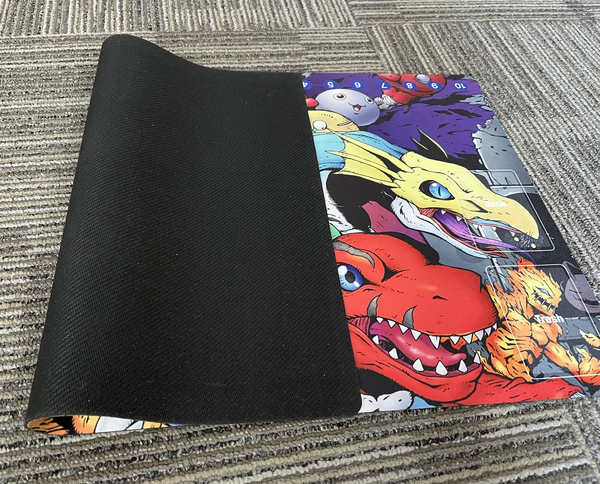 Digimon duelo playmat anime ccg dtcg esteira metal greymon negociação cartão jogo de tabuleiro tapete de borracha antiderrapante mouse pad & saco 60x35cm