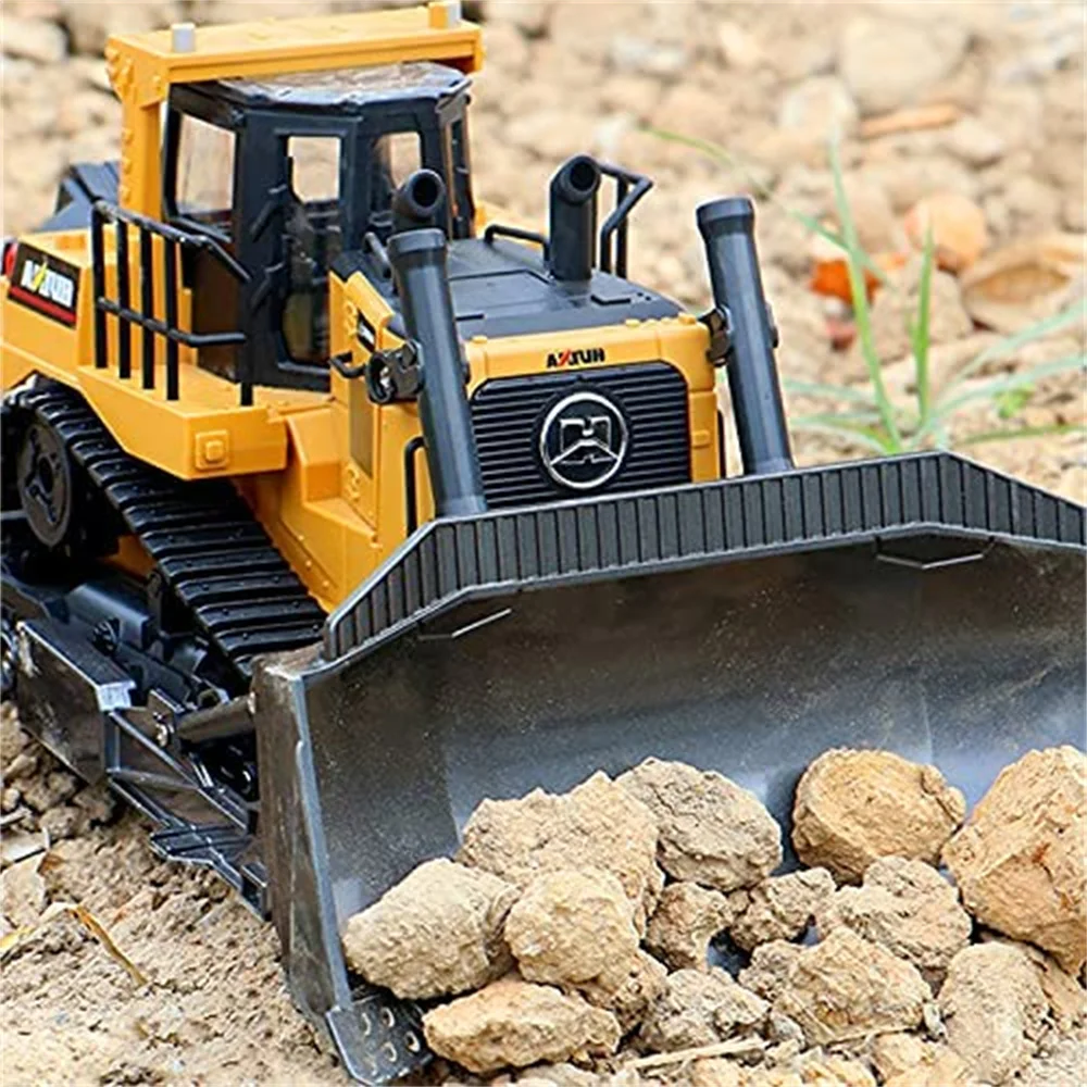 1/16 RC Bulldozer Truck Model Alloy Machine Car Gift 2.4G 9CH Radio Control Enjoyable Toys For Kids Adults HobbyToki HUINA 1569