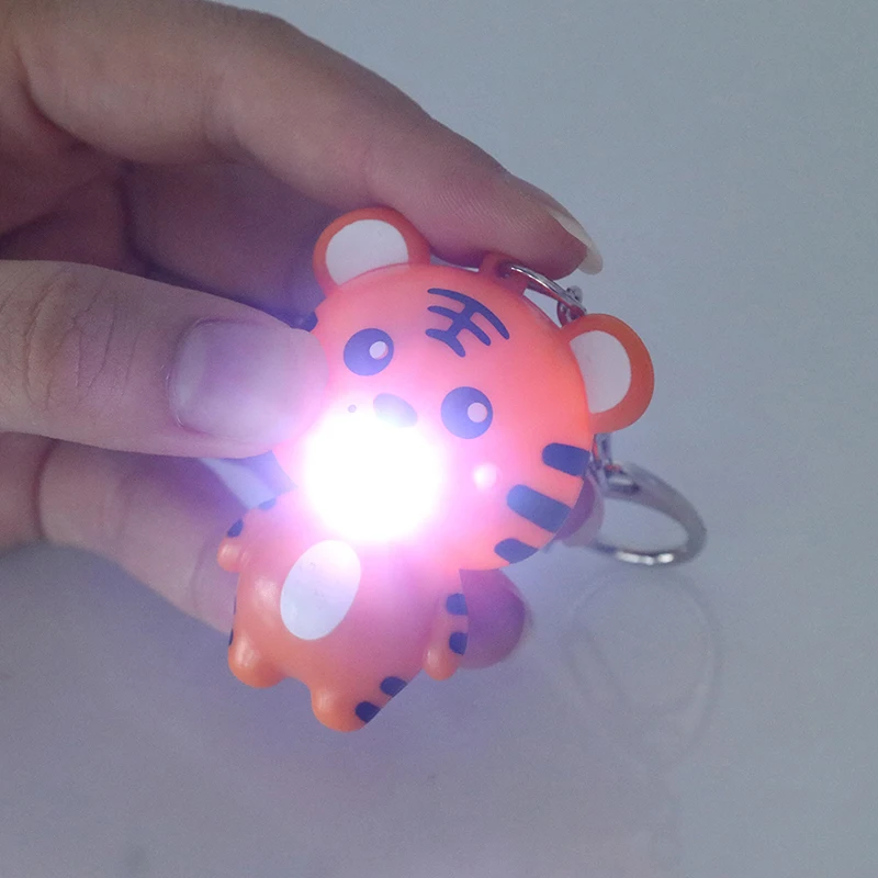 LED Luminous Sound Cartoon น่ารัก Tiger Keychain Key Ring Charm กระเป๋าจี้ Key Chain Keyring เครื่องประดับสำหรับผู้หญิงผู้ชายเด็ก