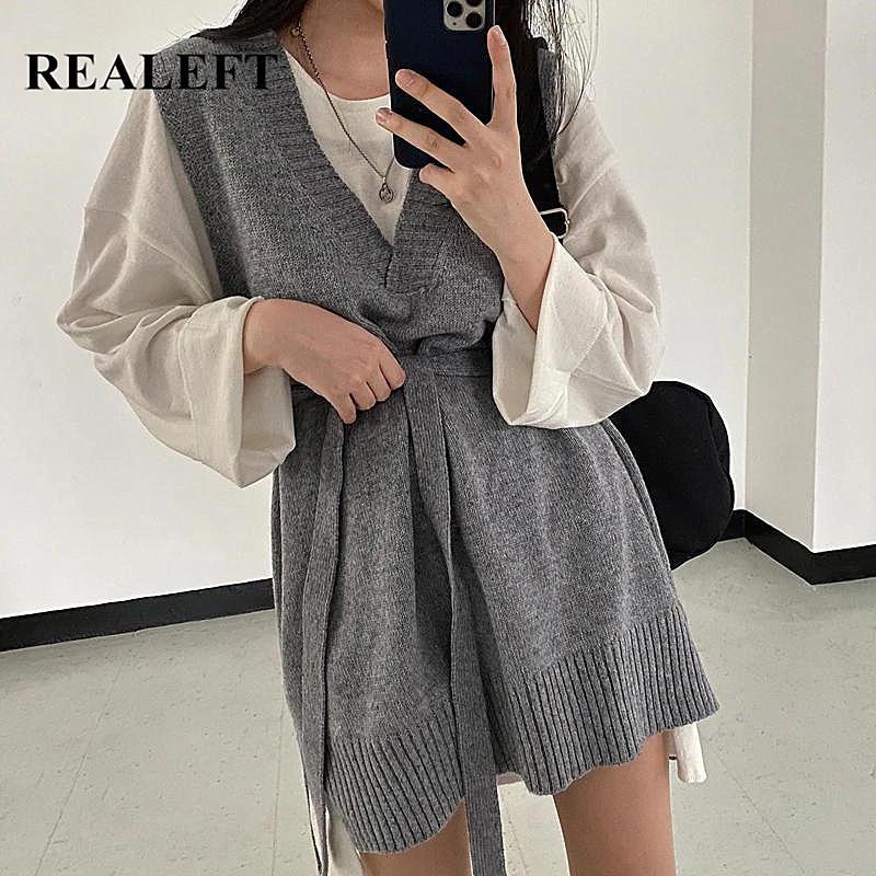 REALEFT Women's V-neck Sweater Vest Korean Style Solid Color Sleeveless Casual Loose Knitted Tops With Belt  2021 New Autumn