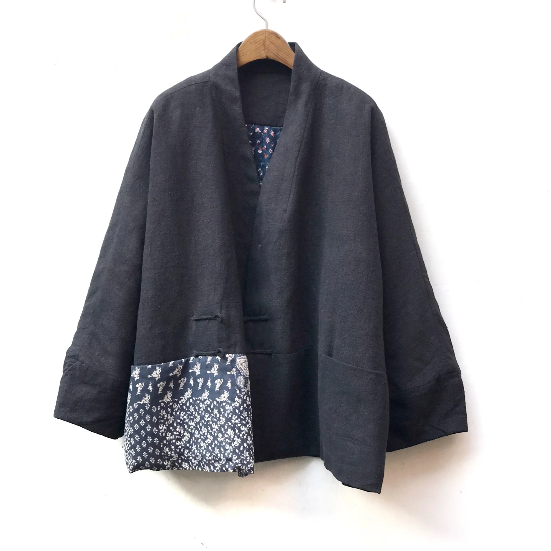 

Japan style disc-buttoned cardigan jacket patchwork design Literary and artistic thin and loose bat cotton jacket women's jacket