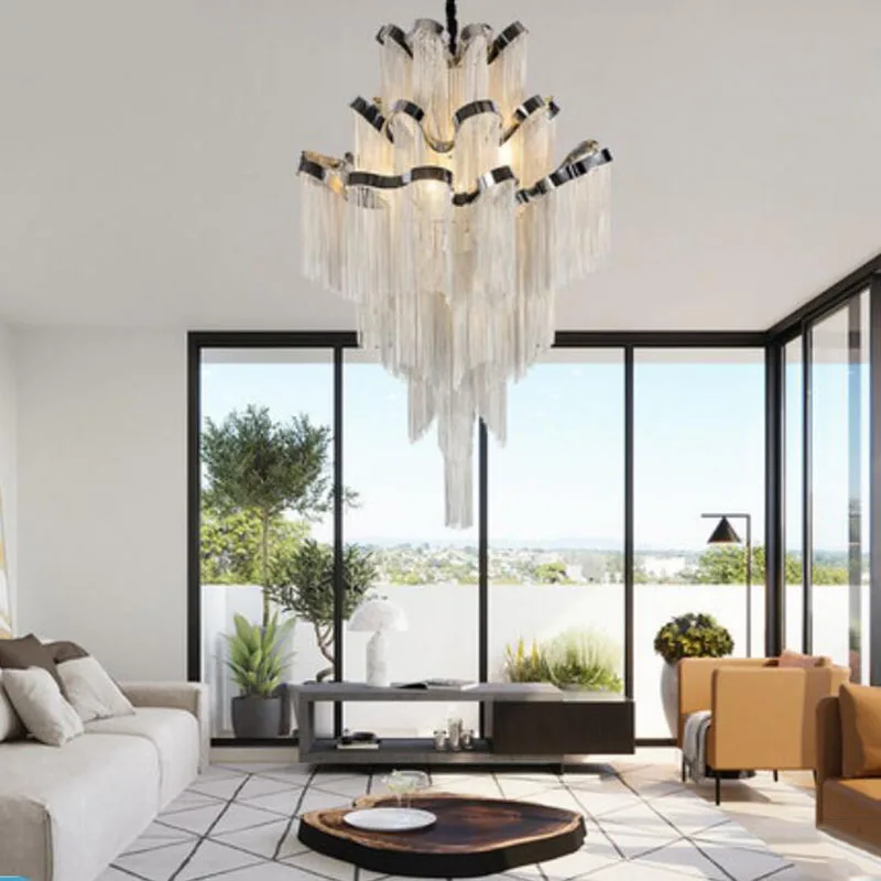 ثريا بسلسلة شرابة فاخرة ومبتكرة حديثة لغرفة المعيشة وتركيبات إضاءة معلقة على الدرج مع ستائر أنيقة