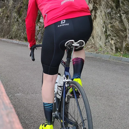 Imagen 2 del producto DAREVIE Pantalones cortos con pechera para ciclismo profesional, Shorts con almohadilla de Gel 3D, nivel 6H, 7 CM