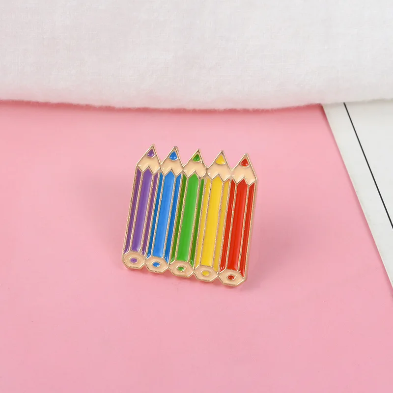 Colored pencil brooch with five colors connected together for student party teacher painters and some people who touch art Gift