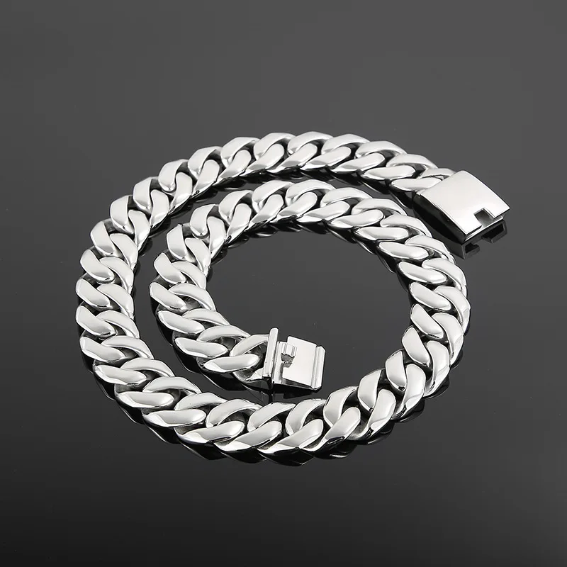 Domineering casting stainless steel jewelry European and American creative men's thick and wide smooth titanium steel necklace