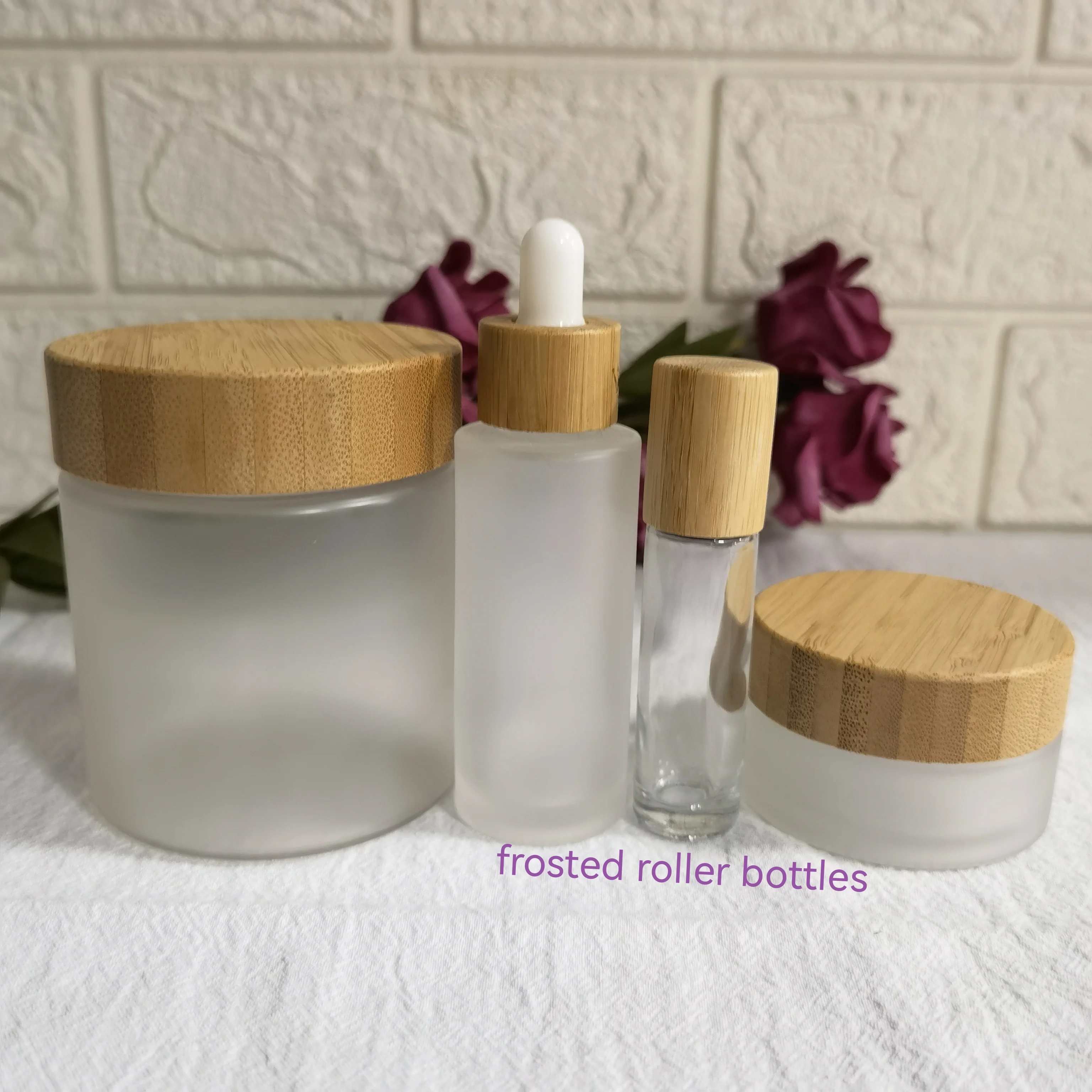 

Custom Logo High Qualtiy Frosted Plastic Bottle Mask Cream Jar Refillable Empty Cosmetic Makeup Container With Bamboo Lid