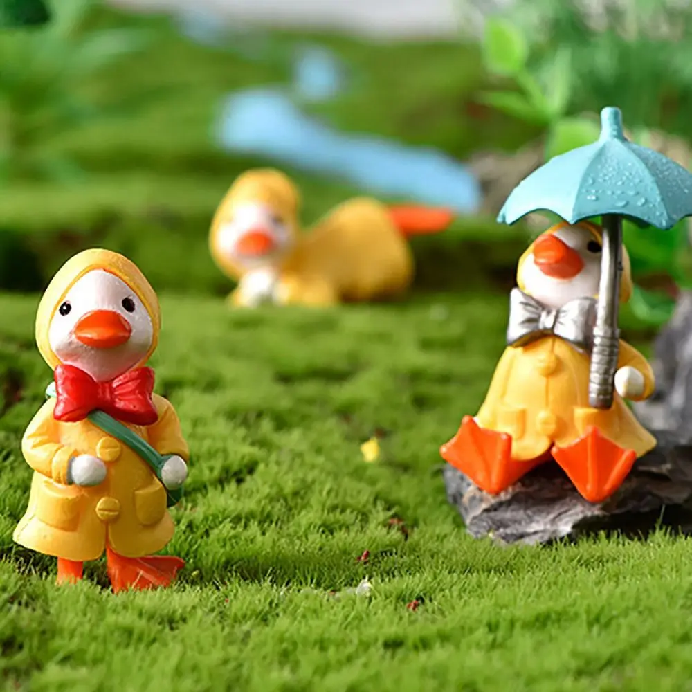 4 sztuk/zestaw parasol płaszcz przeciwdeszczowy Cute Cartoon kaczka miniaturowa figurka ozdoby żółte kaczki figurka dla miniaturowy wystrój ogrodu