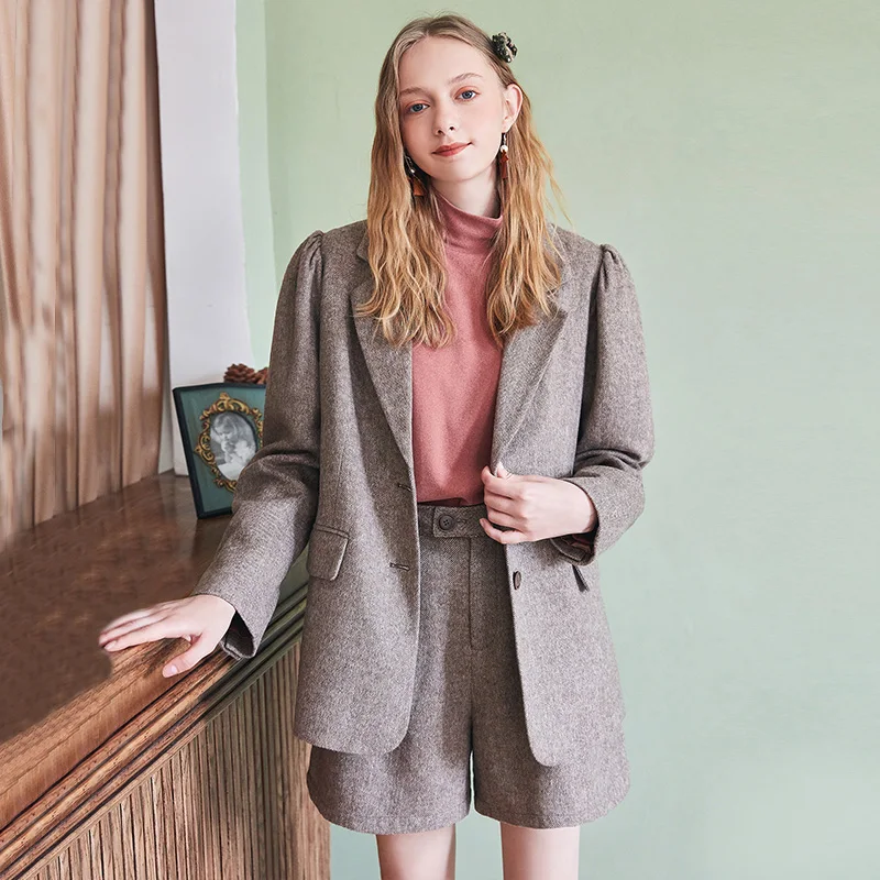 ARTKA 2020 Winter New Women Blazers Set Vintage Puff Sleeve Woolen Suit Jacket Loose Thicken Blazers Suit With Shorts WA20100D