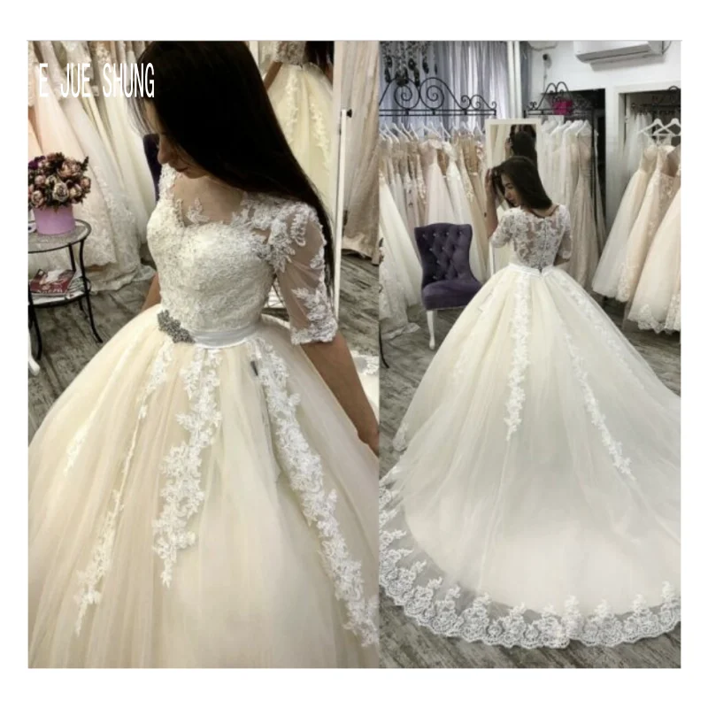 E JUE SHUNG Charming Half Sleeve Wedding Dresses Scoop Neck Button Back Lace Appliques  Ball Gown Wedding Gown Vestido De Noiva