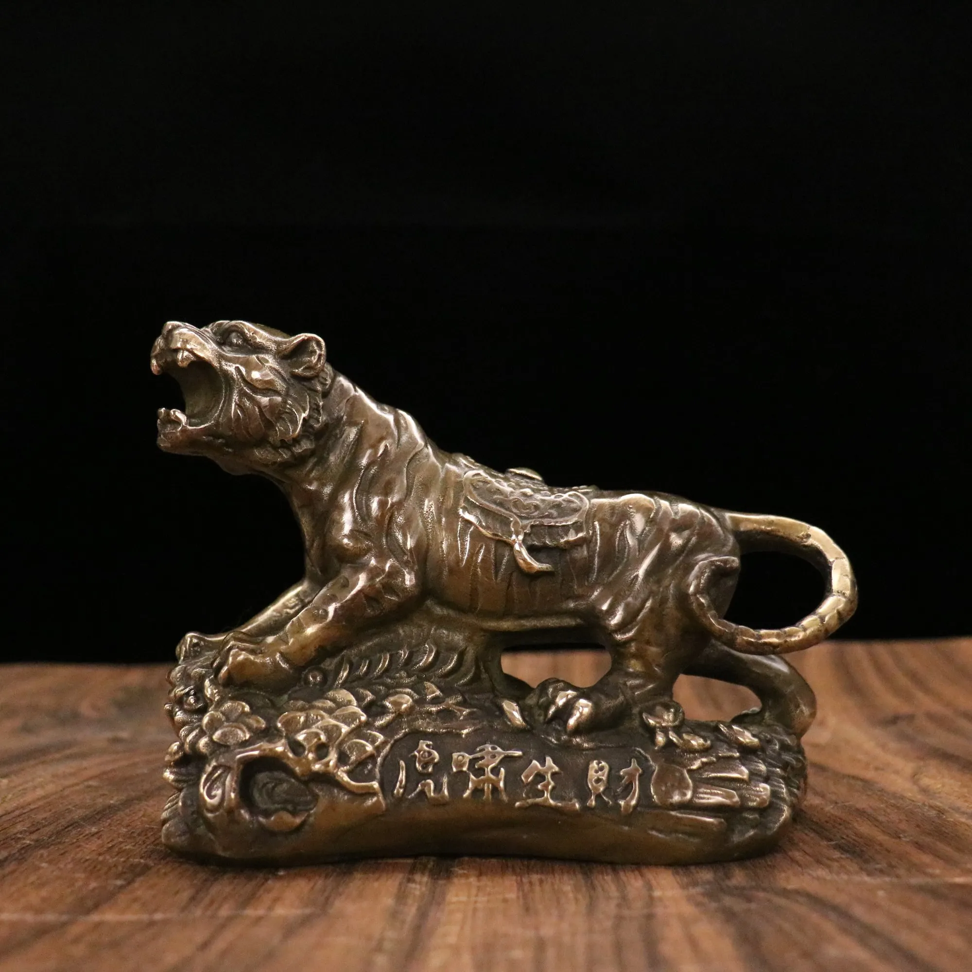 

6"Tibetan Temple Collection Old Brass Zodiac Tiger Tiger Roaring Amass wealth Ornaments Town house Exorcism