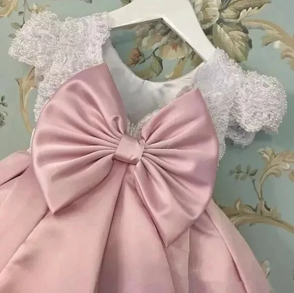 Vestidos de desfile de encaje rosa para niñas, con mangas, lazo grande, largo hasta el suelo, vestidos de flores para bodas, vestidos de fiesta de bebé con apliques