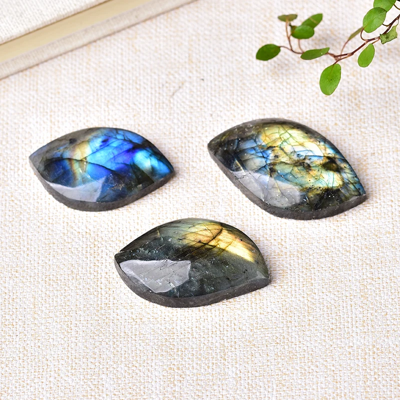 1PC Natural Labradorite Leaf Shape Blue Purple Yellow Mineral Ornaments Energy Healing Stone Hand Carving Reiki Home Decoration