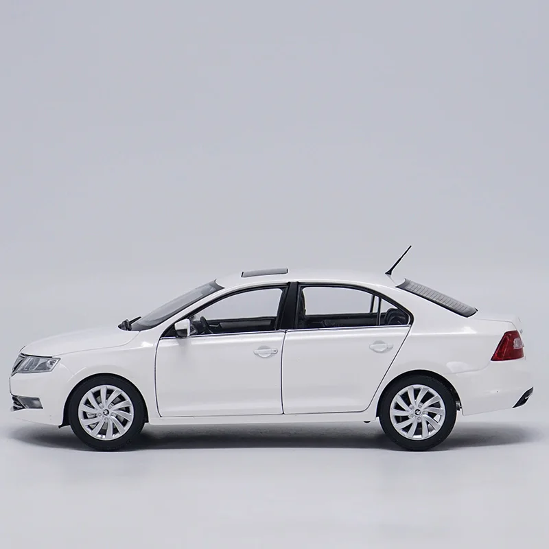 1:18 High Meticulous Skoda Rapid 2018 Alloy Model Car Static Model Vehicles With Original Box