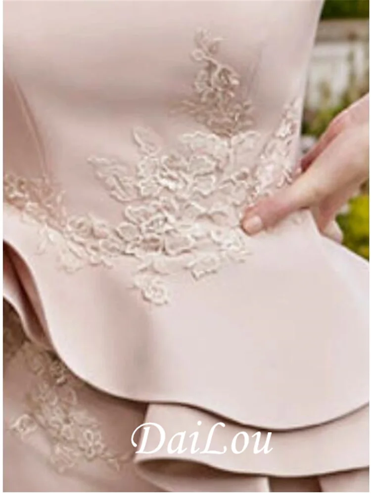 Sheath / Column Mother of the Bride Dress Elegant Jewel Neck Knee Length Satin Half Sleeve with Ruffles Appliques 2021