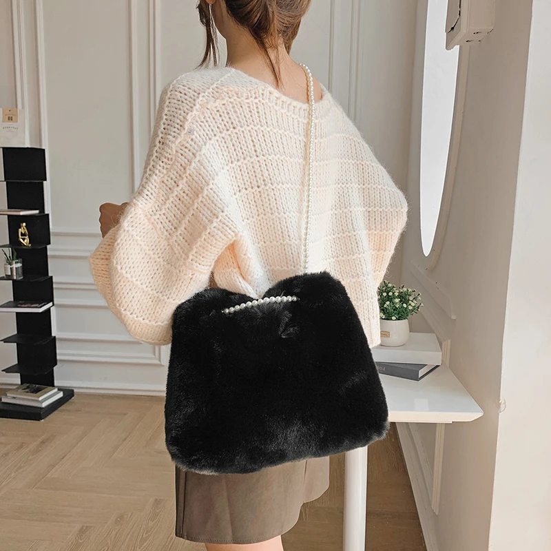 Solid Furry Luxury Designer Handbag Soft Fluffy Bags Fur Shoulders Bags Plush Tote Bags Pearl Bag For Women 2022 Winter New Sac