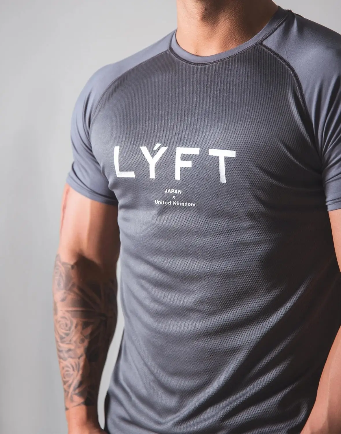 JAPAN Gym Fitness T Shirt Men Running Sport T-shirt Short Sleeve Slim Fit Shirt Tee Top Male Bodybuilding Workout Brand Clothing