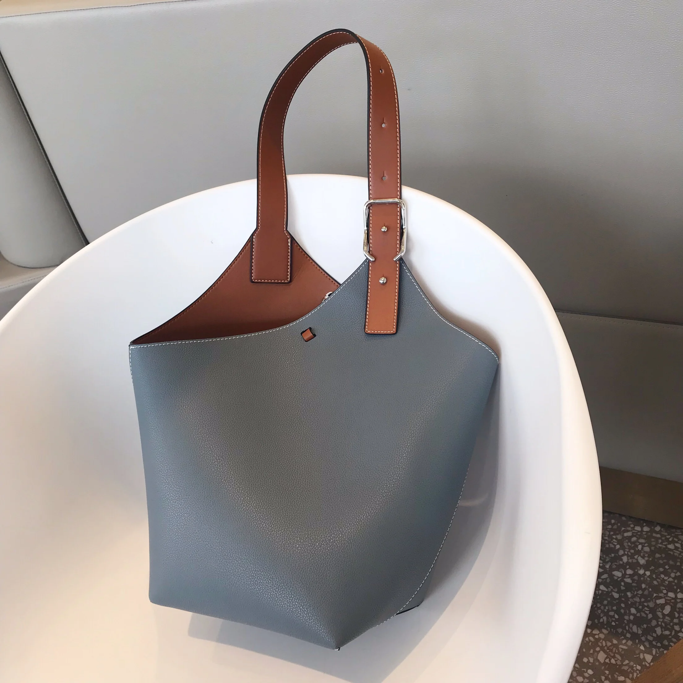 2023 New Design Irregular Brown Handbag Female Large Capacity Shoulder Bag Fashion Bucket Bag Wild Soft Leather Tote Women Bag