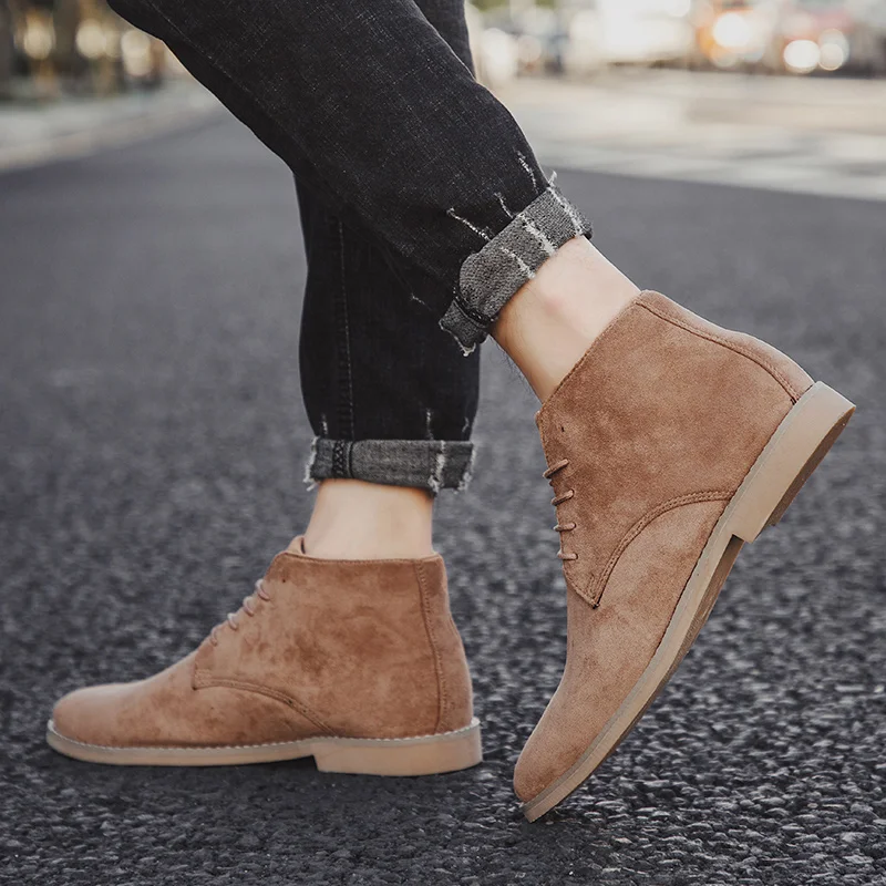 Stivali Chelsea a punta alla moda da uomo comodi stivali alla caviglia da uomo stringati scarpe in pelle scamosciata da uomo a buon mercato Casual