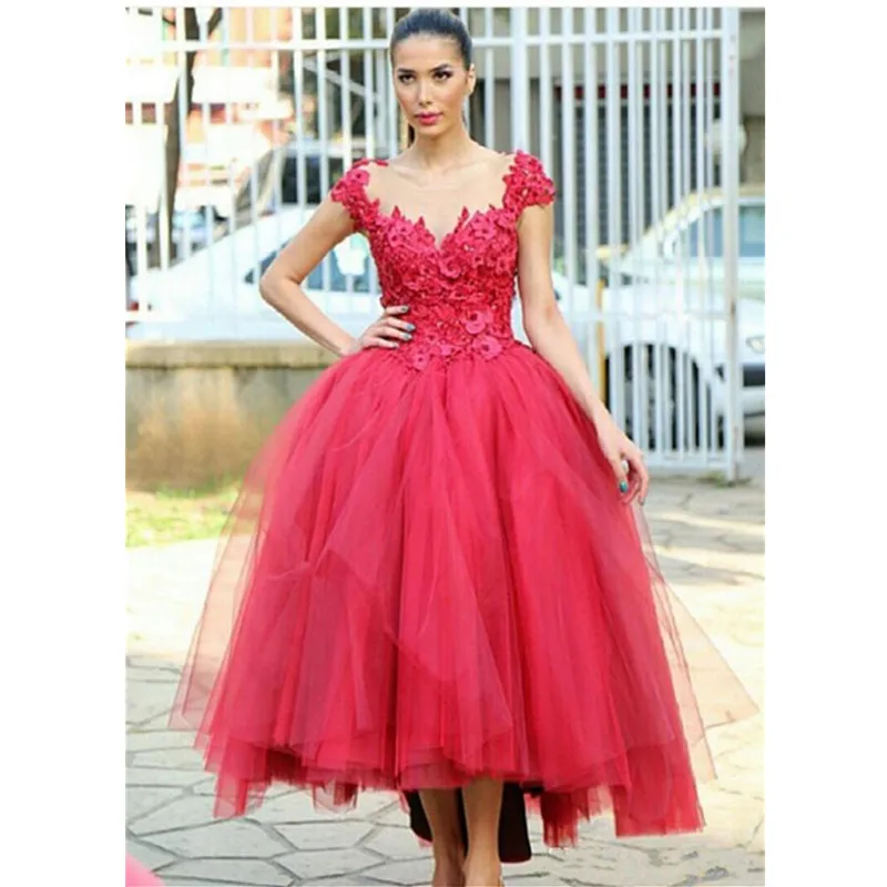 

Prom Dresses 2023 Ball Gown Off the Shoulder Red Lace Flowers Short Sleeve High Low Prom Dress Saudi Arabic Evening Gown