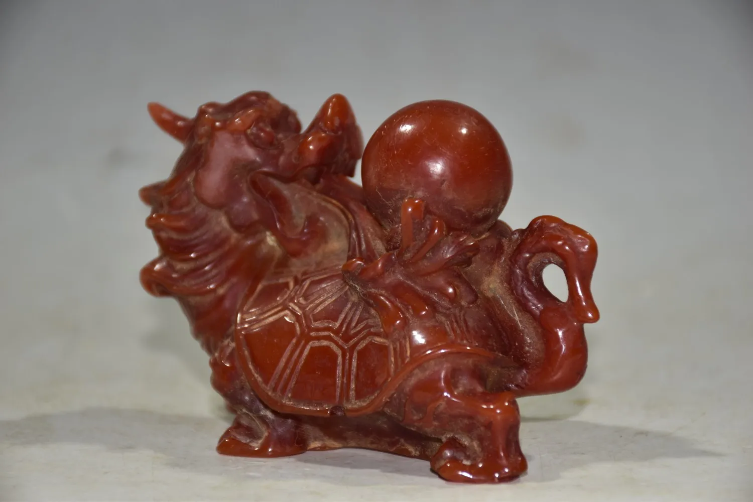 Rare Collection Chinese Handwork Amber Carving Dragon Statue Decoration