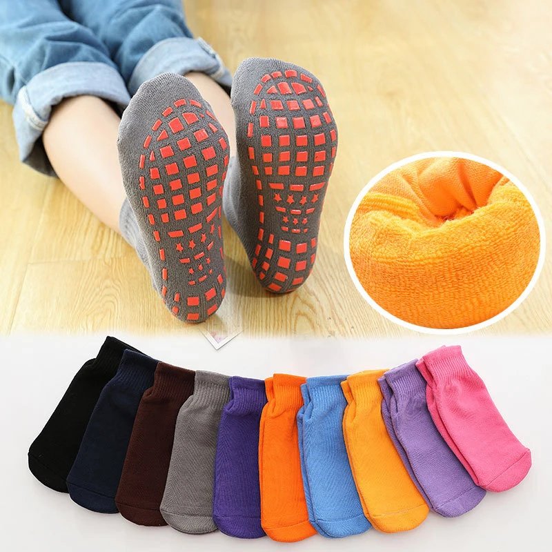 

Fashion Short Silicone Dots Anti Slip Cotton Trampoline Socks Soccer Football Sports Socks Non-slip Floor Socks