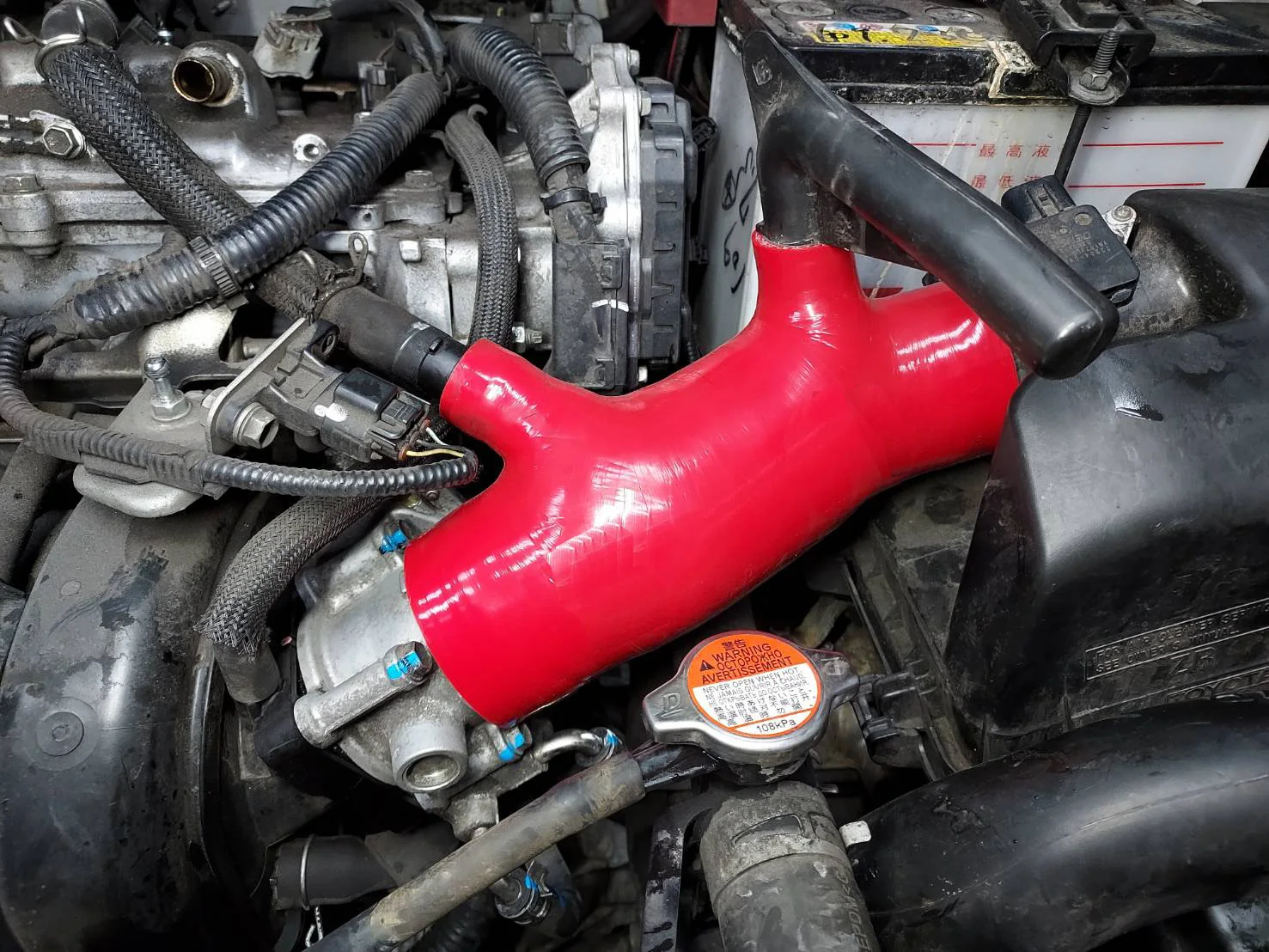 

Silicone Air Intake Hose 17881-37230 17880-37220 For 2ZR-FAE 1.8L Toyota Corolla Fielder ZRE162G / Sienta ZSP170L / Scion XD