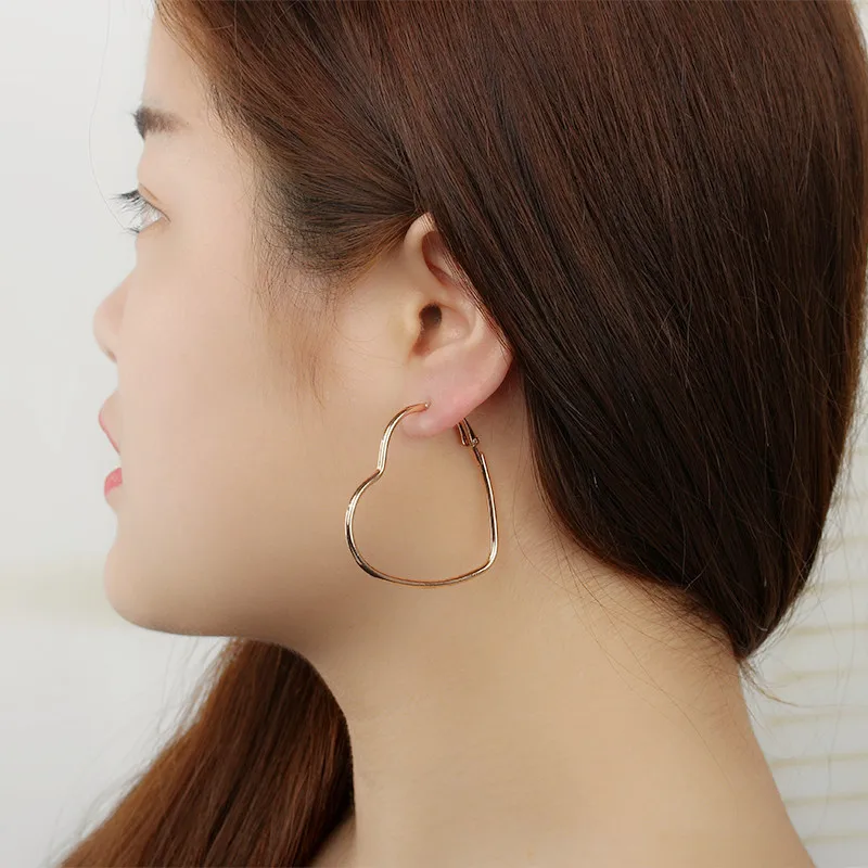 Exaggerated Charm Heart Cutout Earrings Sweet Temperament Gold Line Love Fashion Earrings Women And Girls Wholesale