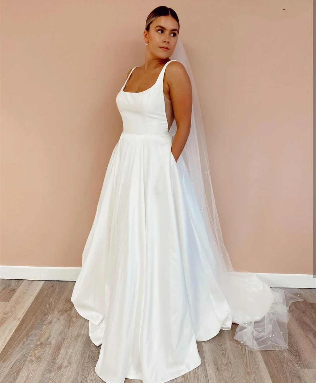 Linha a vestido de casamento cetim gola quadrada a linha andar comprimento varredura trem vestidos de noiva sem mangas robe de mariee com bolso chea