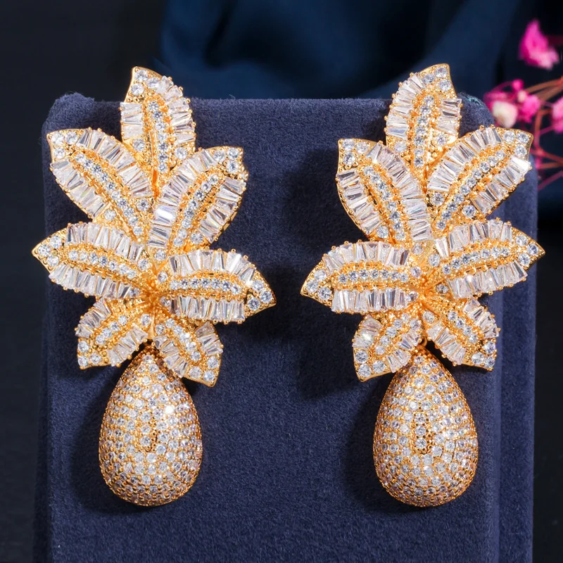 CWWZircons 3-Ton-Goldfarben Luxuriöse Große Blatt-Blumen-Ohrringe mit Mikro-Zirkonia-Pavé für Naija-Hochzeiten und Partys, Großhandel E0365 – Detail 2