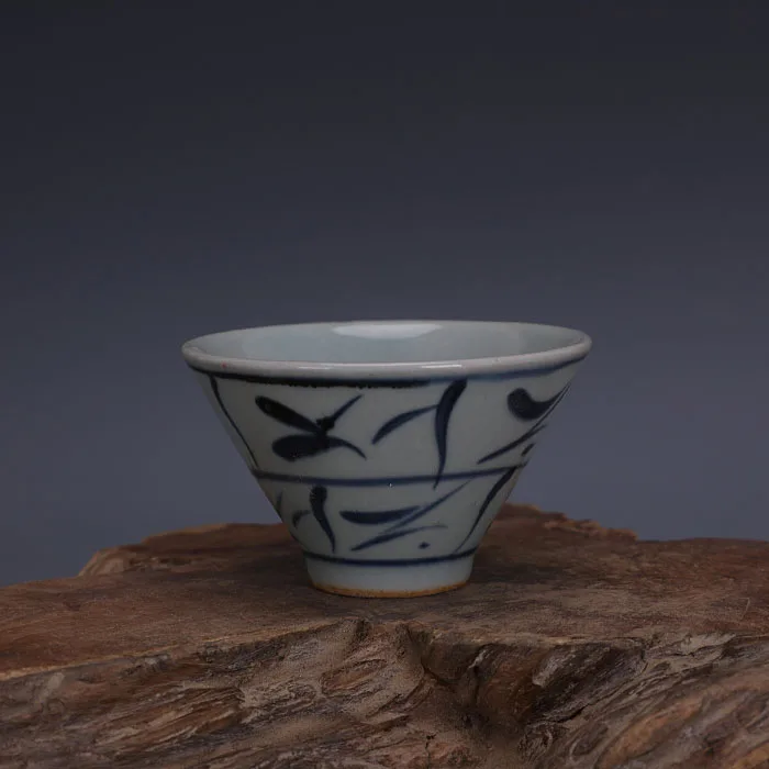 Late Qing Dynasty Handmade Porcelain Blue and White Hat Cup