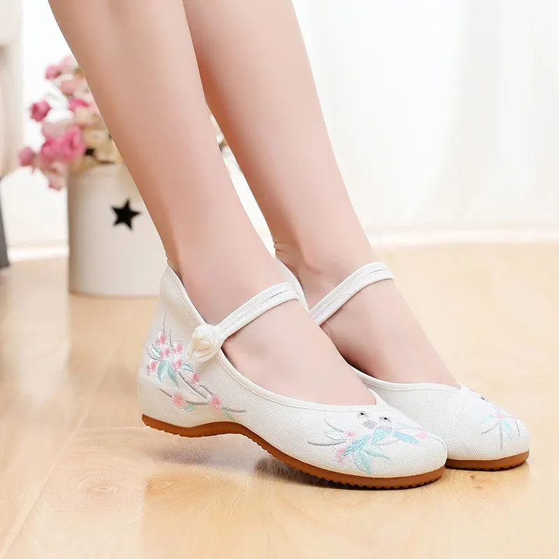 Veowalk Women Strappy Denim Embroidered Ballet Flats Chic Style Comfortable Ladies Canvas Flat Shoes Soft Woman Ballerinas White