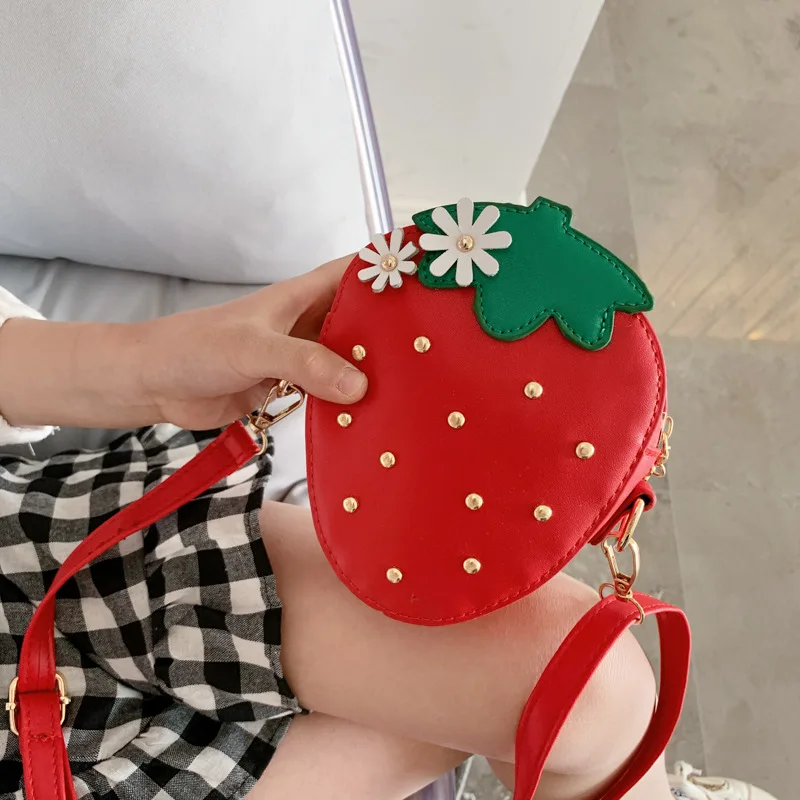 Bolsos cruzados de fresa para niños, Mini bolso de hombro de cuero PU para niñas, monedero con remaches, accesorios bonitos para bebés, moda