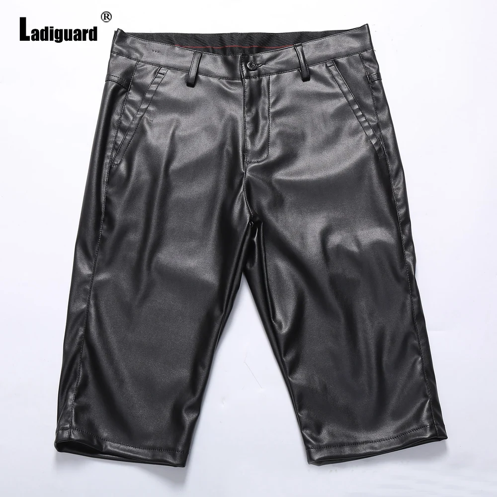 2025 Sexy Dance Club Men's Pu Leather Shorts Punk Style Fashion Zipper Pockets Knee Length Pants New Faux leather Bermuda Shorts