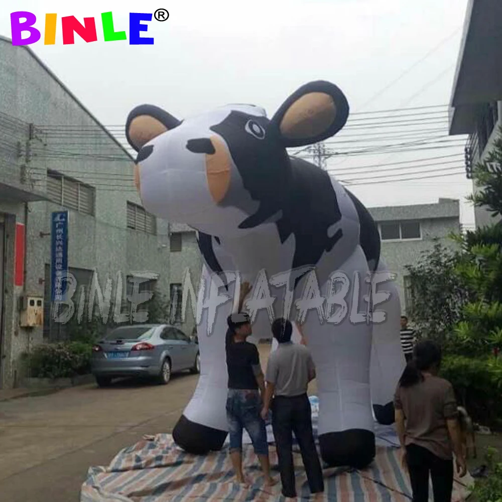 Vache à Lait Gonflable Blanche et Noire Personnalisée de 6m de Long, avec de Gros Seins, Dessin Animé de Mascotte d'Animaux de Ferme pour la Publicité Extérieure