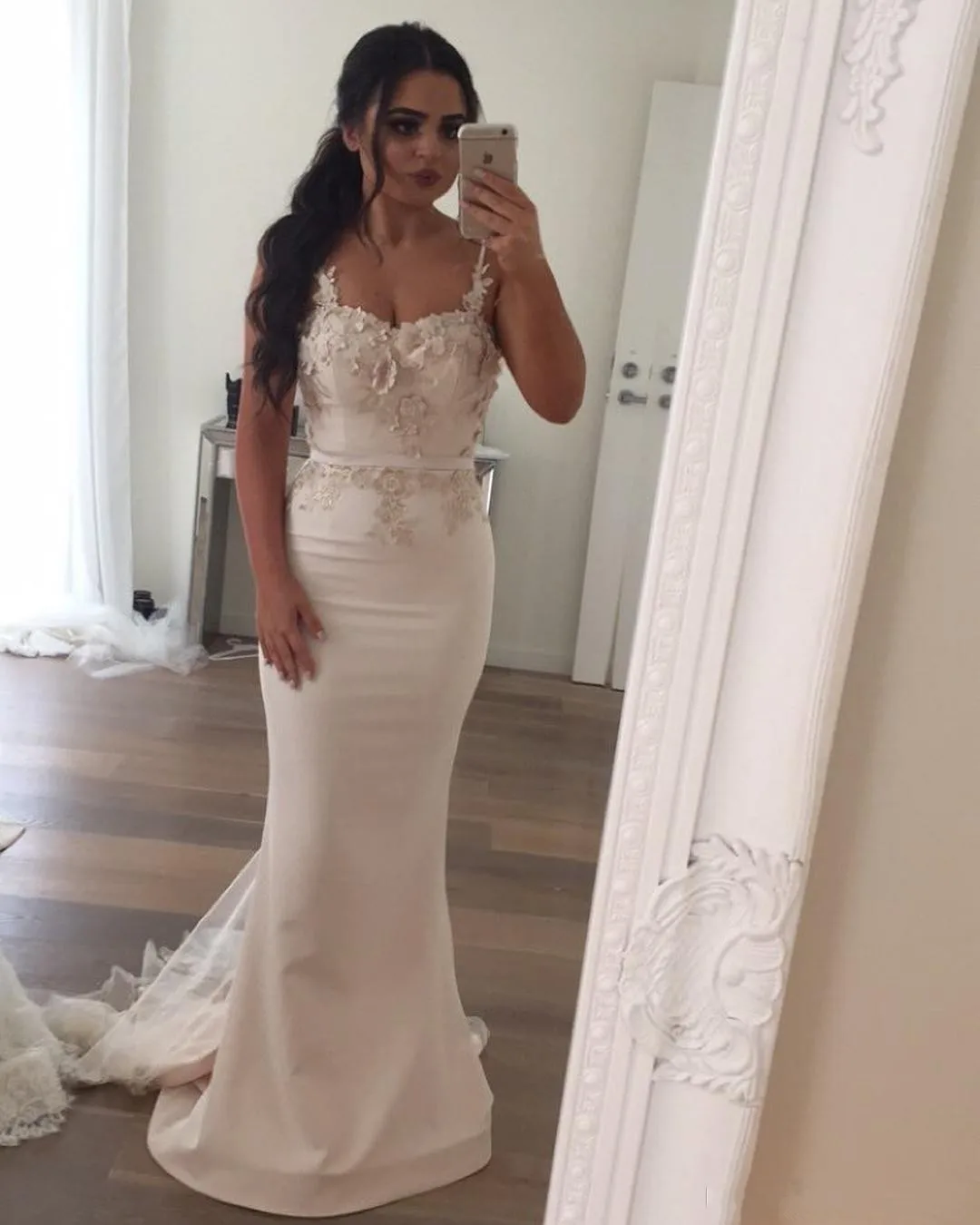 2020 New Arrival Mermaid Bridesmaid Dresses For Weddings Satin Spaghetti Straps Lace 3D Appliques Plus Size Long Formal Maid