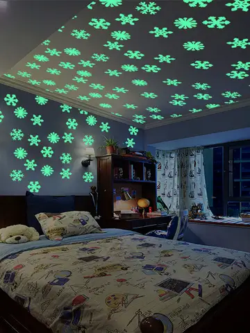 50Pcs Luminous Snowflake Wall Sticker Glow In The Dark Decal Kids Baby Room Bedroom Colorful Christmas Stickers Home Decoration