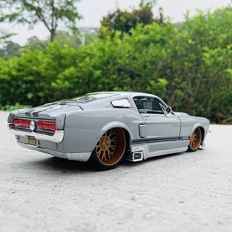 Maisto 1:24 New hot sale 1967 Ford Mustang GT gray simulation alloy car model crafts decoration collection toy tools gift