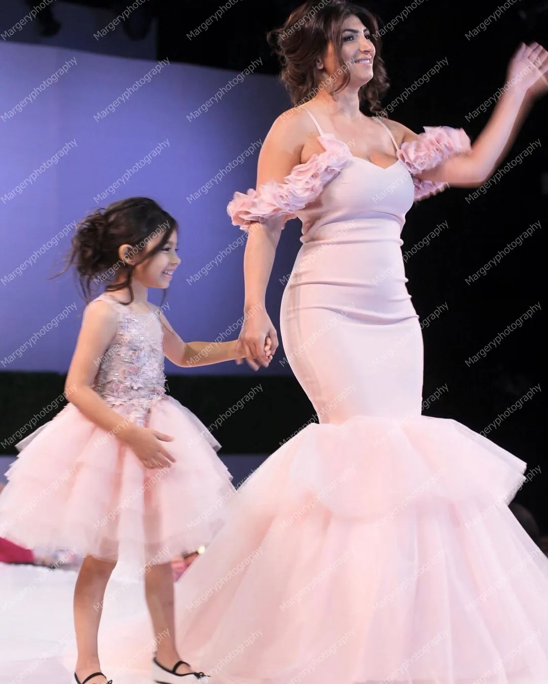 Charming Pink Mother And Me Photo Shoot Dresses Cap Sleeves Mermaid Tulle Puffy Tiered Mom And Daughter   Gowns