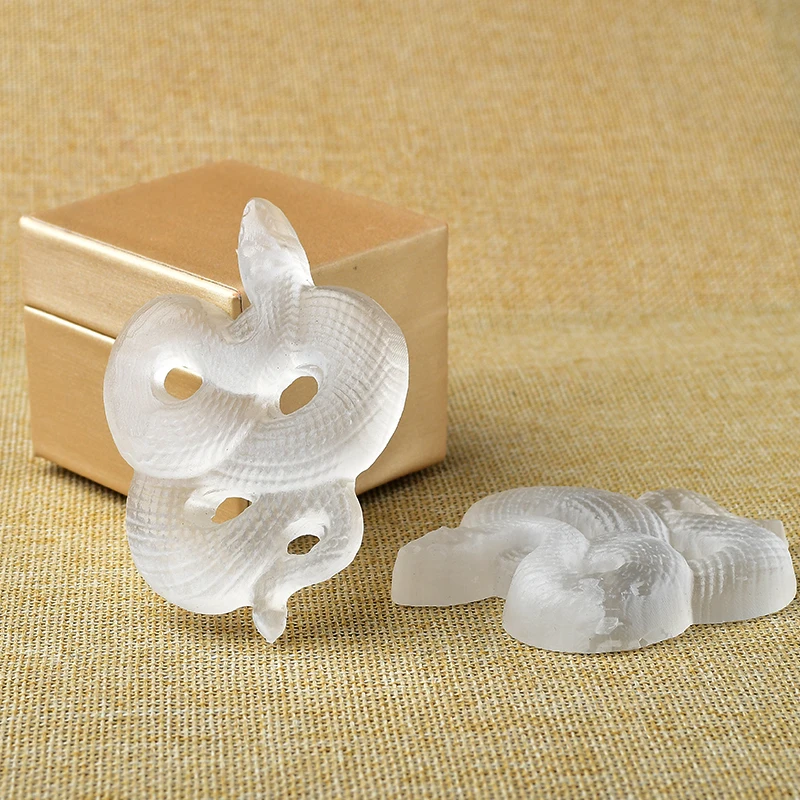 Hand-Carved Natural Selenium Gypsum Snake Reiki Gypsum Crystal Ore Statue Ornaments Home Decoration Craft Mineral Decoration