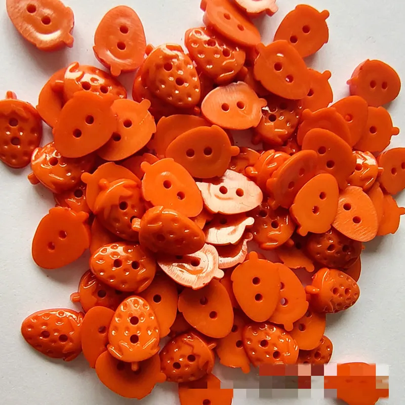 100 PCS Strawberry Lots Colors DIY Scrapbooking Cartoon Buttons Plastic Buttons Children\'s Garment Sewing Clothes Accessories