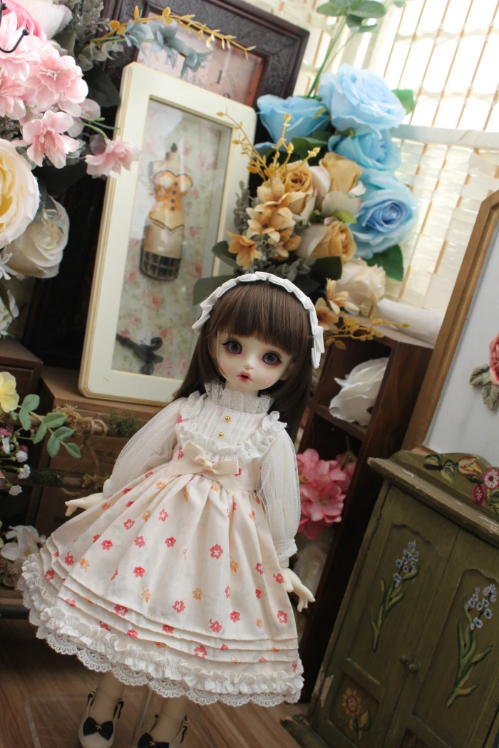 BJD doll dress is suitable for 1/31/41/6 and Blythes giant baby fashion small floral dress skirt + white simple headpiece suit